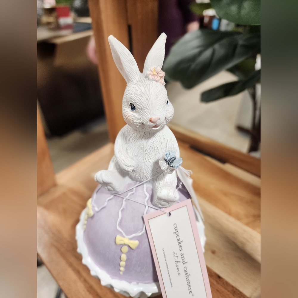 Cupcakes and Cashmere Easter Bunny Decor